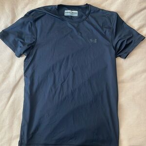 Under Armour black tshirt
